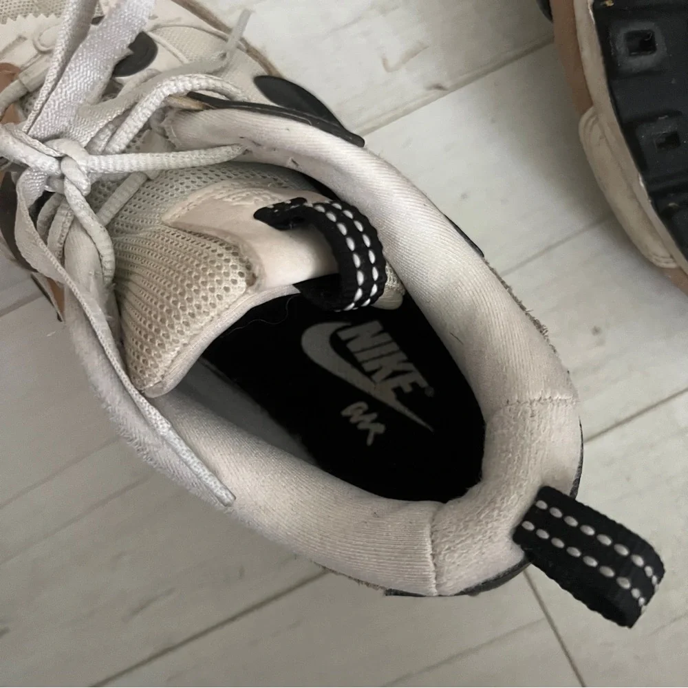 NIKE WOMENS AIR MAX 90 FUTURA USED - Picture 4 of 6